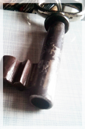 Schlüsseldienst Hamburg Altona mit dem ältesten Schlüssel Schlüsseldienst Hamburg Altona hat den passenden Schlüssel